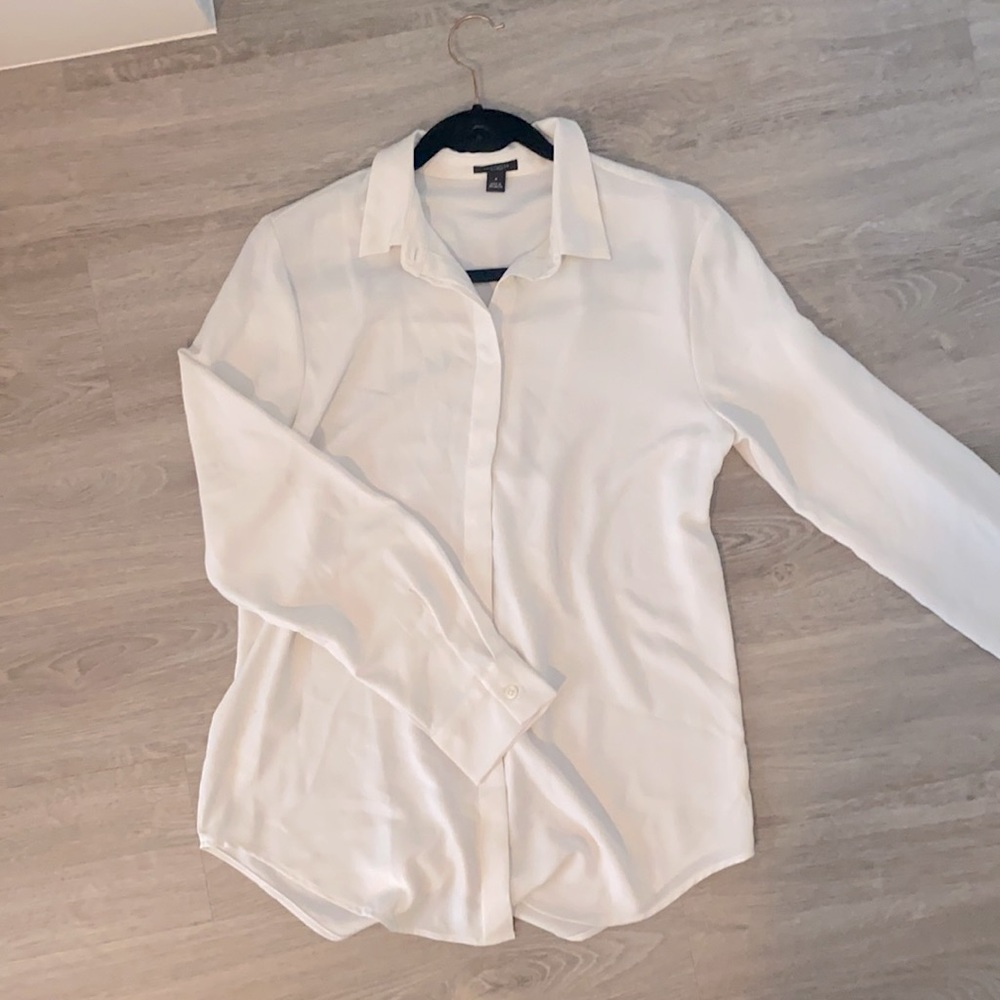 Ann Taylor Perfect Basic white button down shirt M